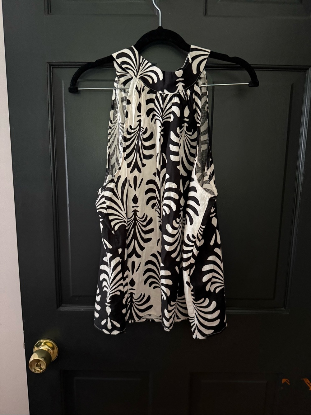 Sexy Black & White Patterned Sleeveless top